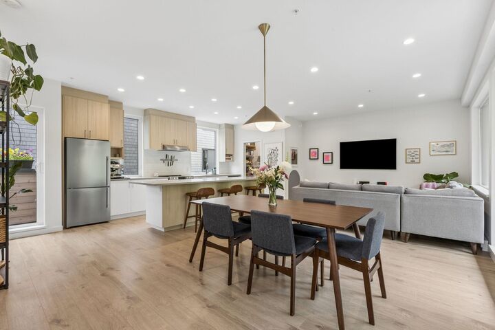 Property Photo: 1089 Wilson Crescent 9 BC V8B 0M4