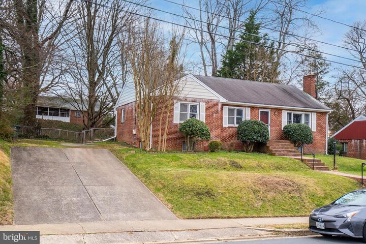 Property Photo: 6718 Williamsburg Boulevard VA 22213