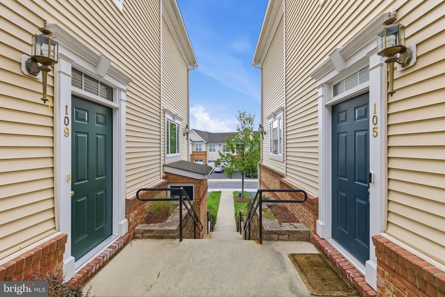 Property Photo:  43905 Hickory Corner Terrace 105  VA 20147 