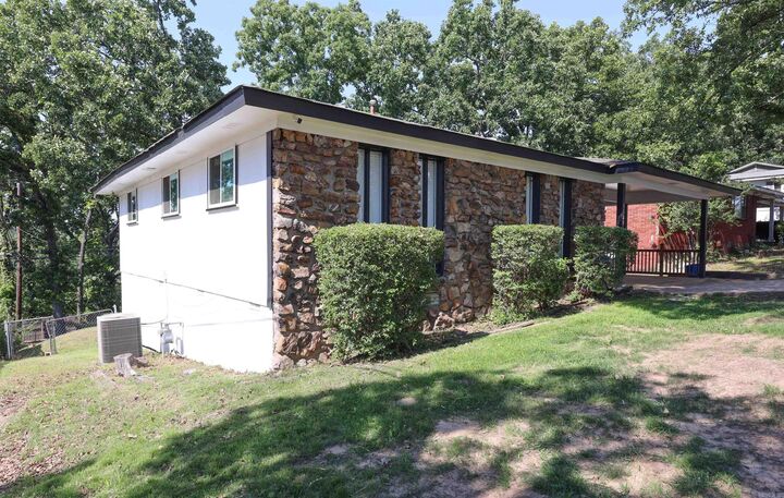 Property Photo:  5020 Lynn Lane  AR 72118-3743 