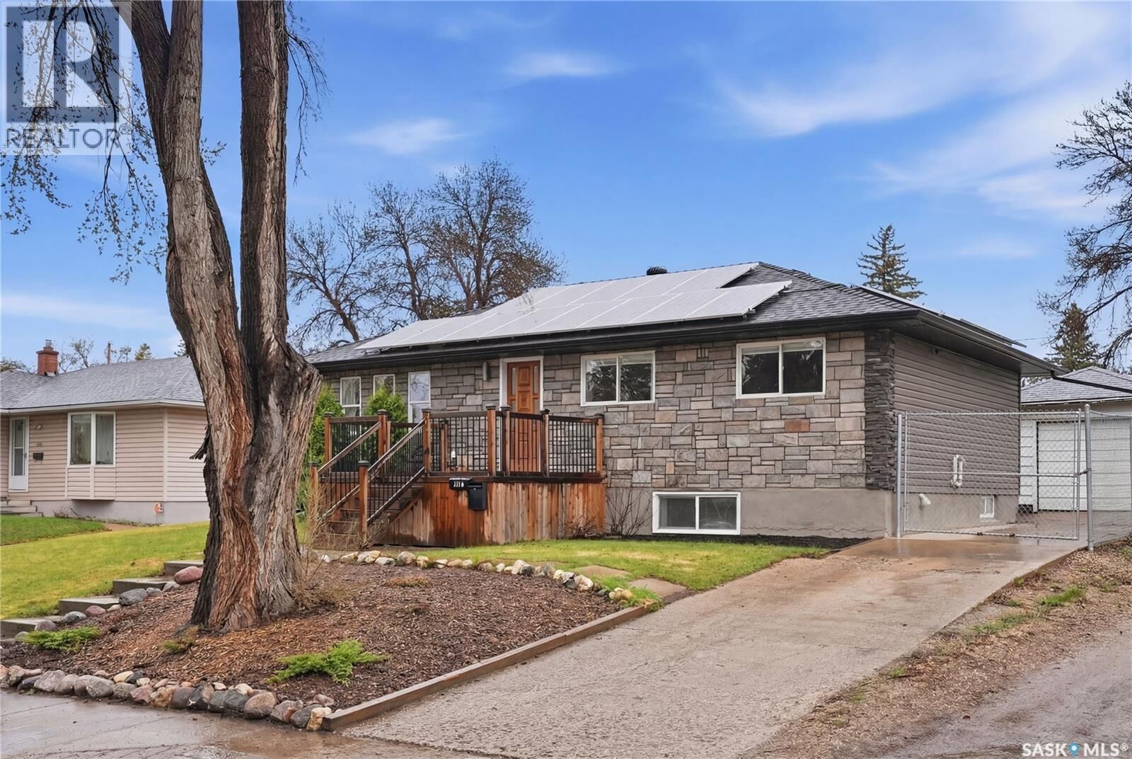 Property Photo:  1210 K Avenue N  SK S7L 2N9 