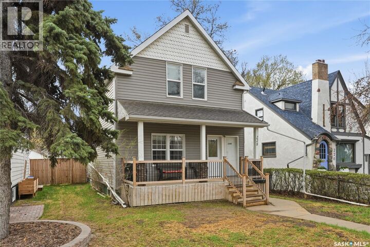 Property Photo:  228 8th Street E  SK S7H 0P3 