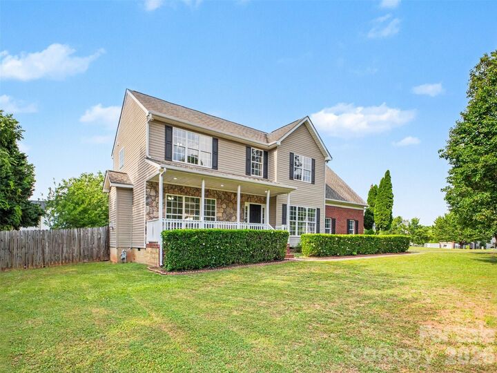 Property Photo:  2715 Thornburg Court  NC 28110 