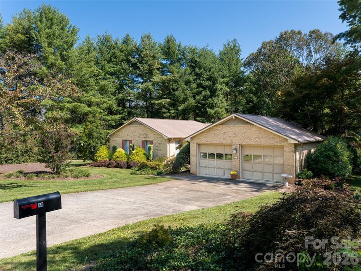 Property Photo:  40 Applecross Road  NC 28787 