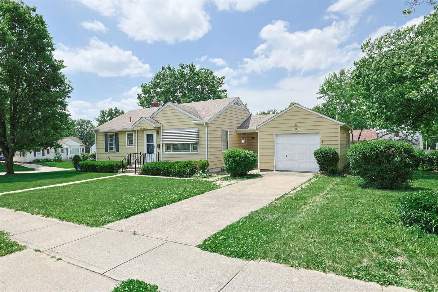 Property Photo:  399 S Eastview Parkway  OH 45011 
