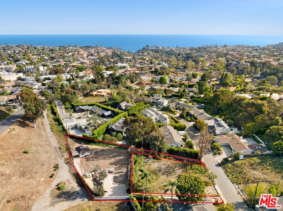 Property Photo: 1116 Maroney Ln CA 90272