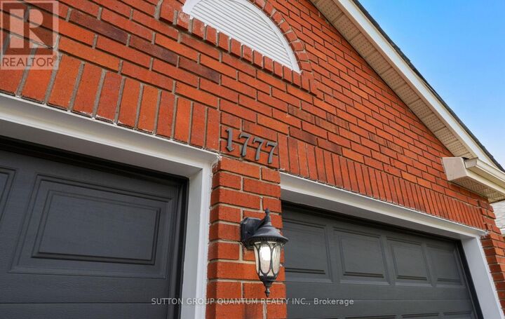 Property Photo:  1777 Folkway Drive  ON L5L 2X1 