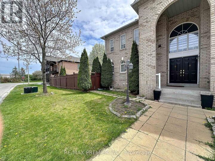 Property Photo: 129 Ledge Rock Drive ON L4H 2G7