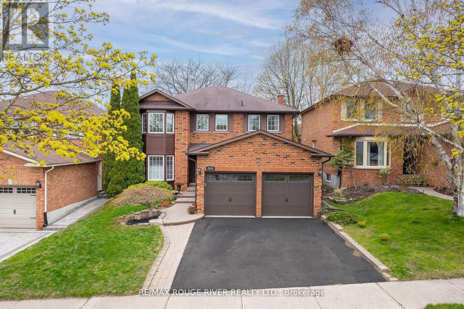 Property Photo:  2052 Lynn Heights Drive  ON L1X 1N8 