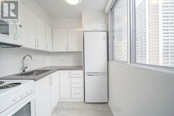 Property Photo:  33 Isabella Street 713  ON M4Y 2P7 