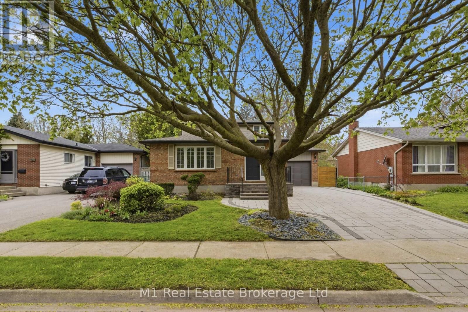Property Photo:  194 Cardigan Street  ON N1H 3Z9 