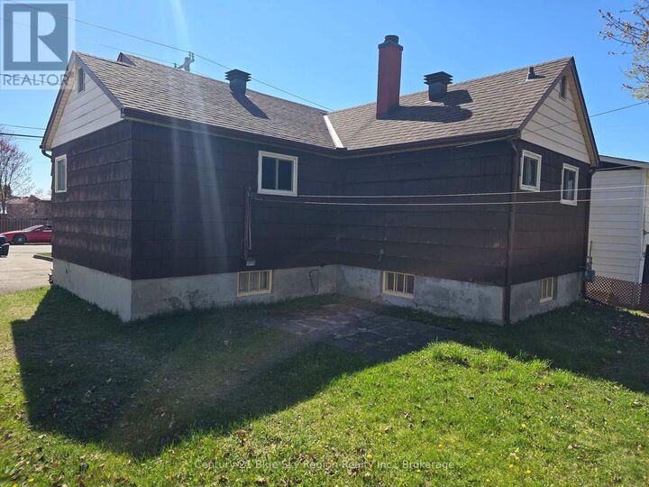 Property Photo:  1015 Browning Street  ON P1B 3R4 