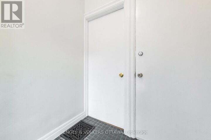 Property Photo:  230 Percy Street  ON K1R 6G3 