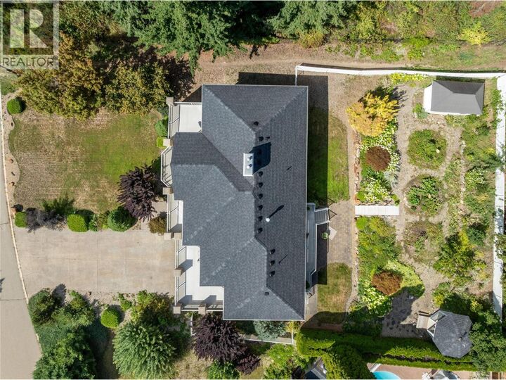 Property Photo:  5231 11 Street Northeast  BC V1E 3N3 
