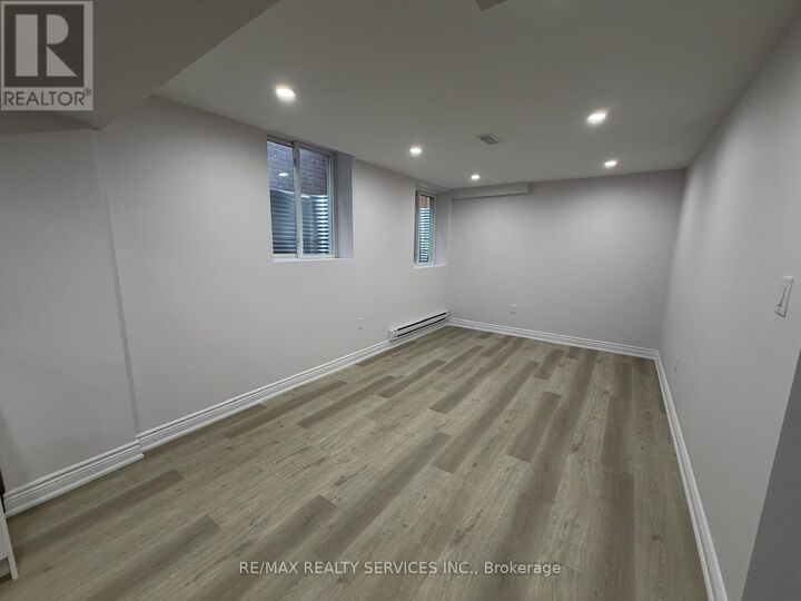 Property Photo:  32 Fruitful Crescent  ON L1P 0N3 