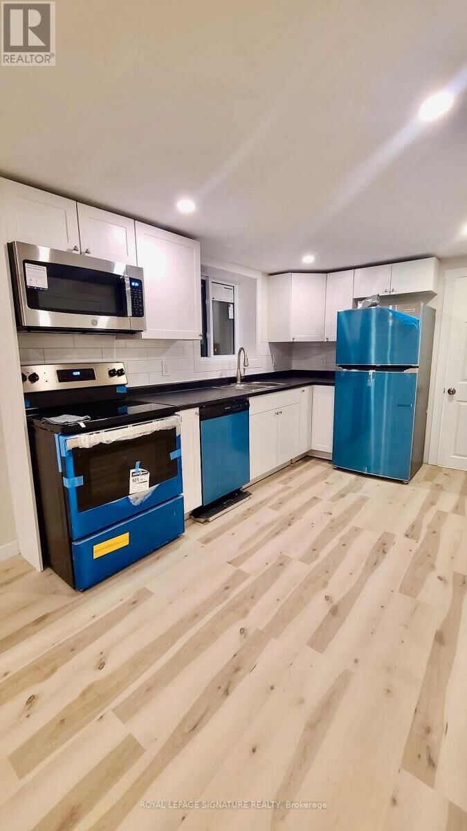 Property Photo:  43 Second Avenue Lower  ON K8V 5M5 