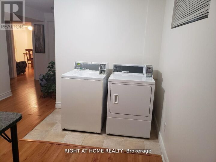 Property Photo:  10 Fisico Court  ON L4B 3Z2 