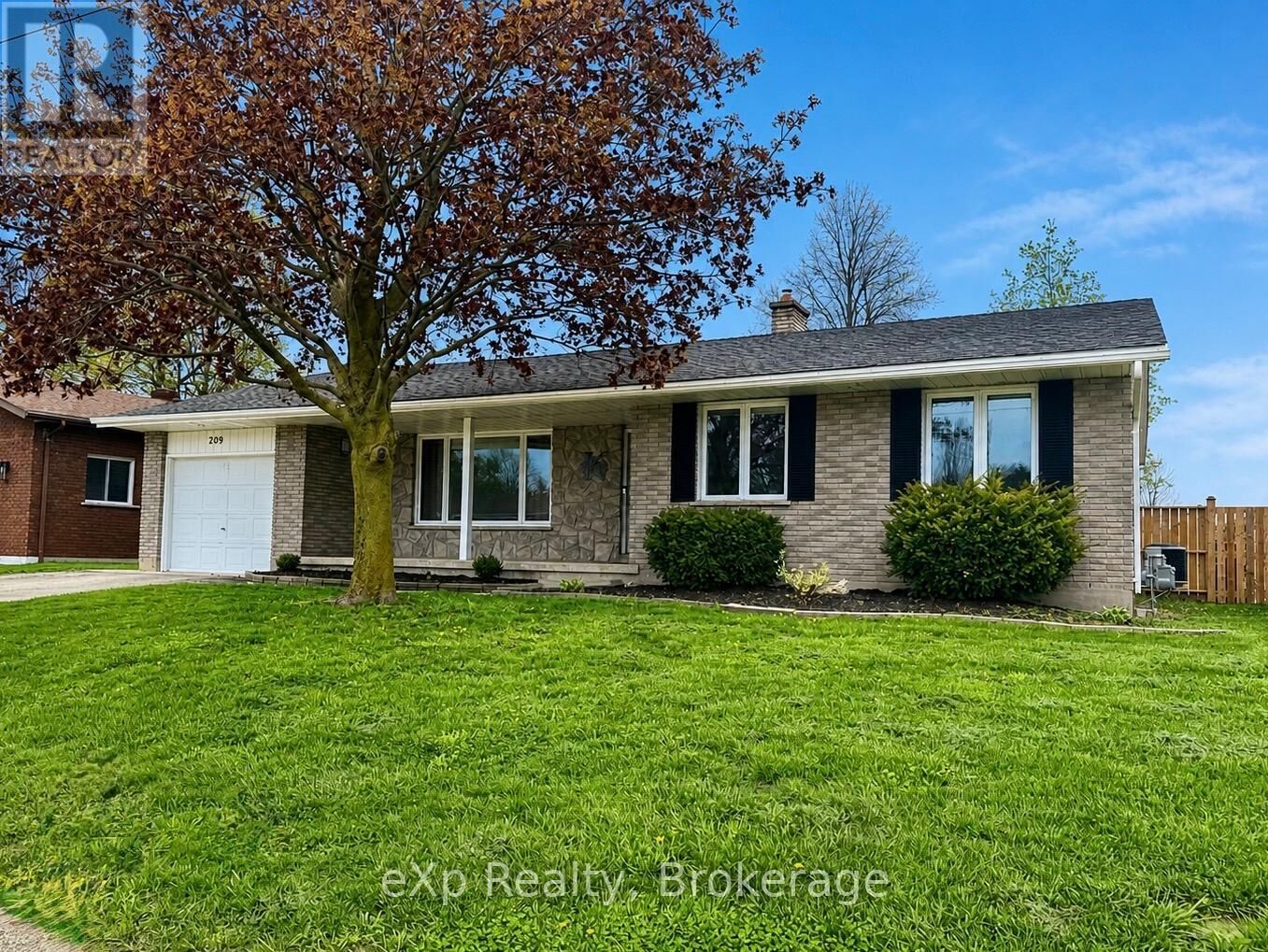 Property Photo:  209 15th Avenue  ON N4N 3E1 