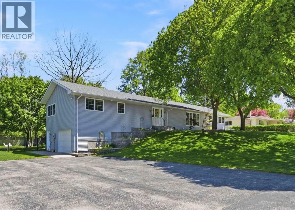 Property Photo:  412 Oozloffsky Street  ON N0N 1R0 