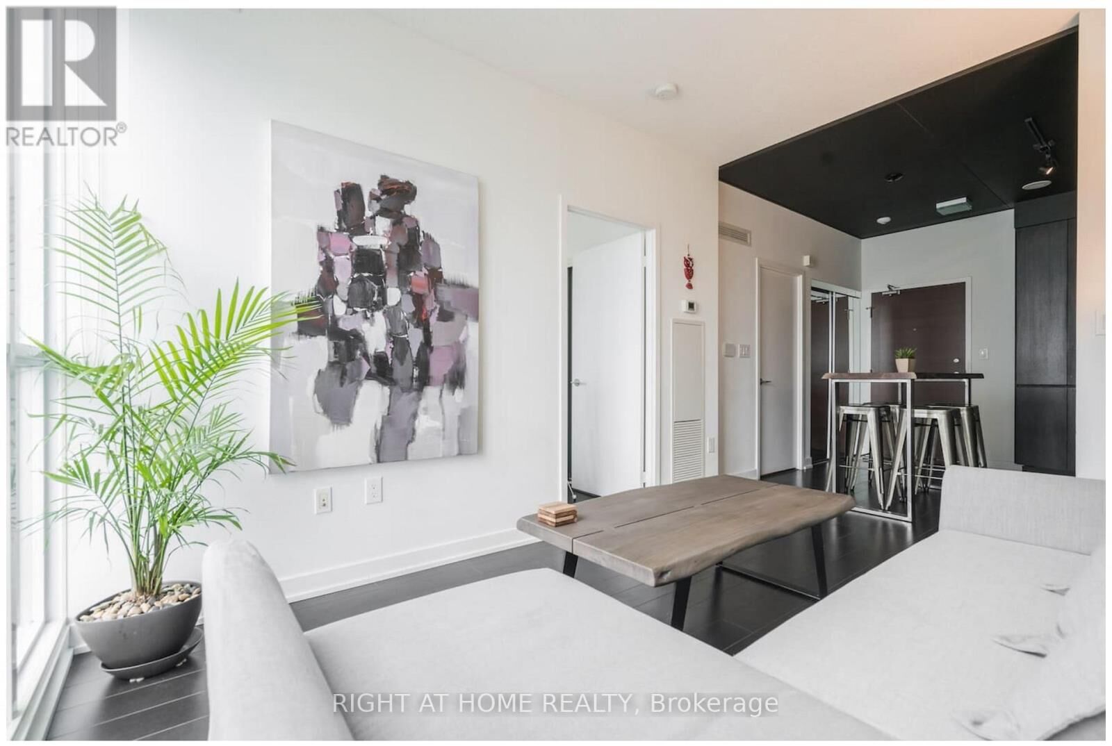 Property Photo:  15 Iceboat Terrace 3203  ON M5V 4A5 