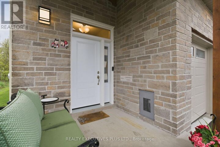 Property Photo:  405 Voyageur Place West  ON K0A 1W0 