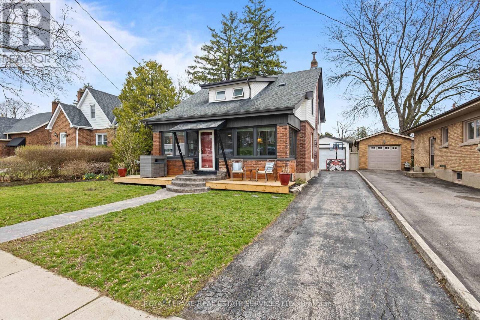 Property Photo:  13 Forest Road  ON N3S 6V9 