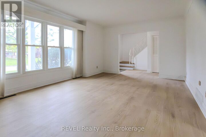 Property Photo:  19 Woodington Crescent  ON L2T 3T8 