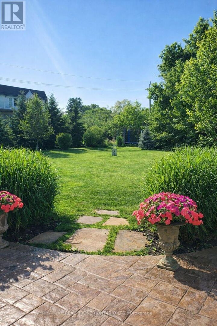 Property Photo:  44 Saltzburg Crescent  ON L4P 4H3 