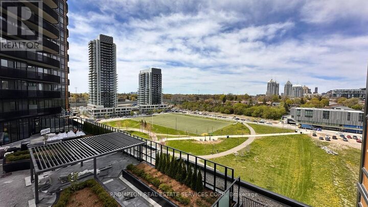 Property Photo:  75 Billes Heights 1012  ON M2K 0J8 