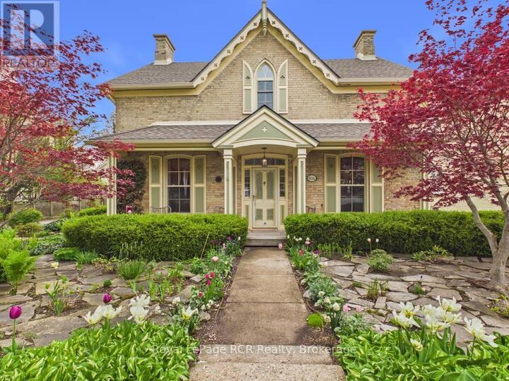 Property Photo:  804 Princes Street North  ON N2Z 1Z1 