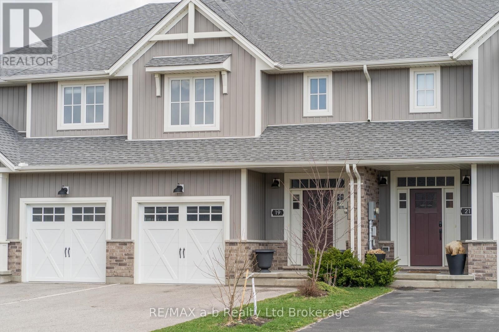 Property Photo:  19 Huntley Avenue  ON N4G 0J3 