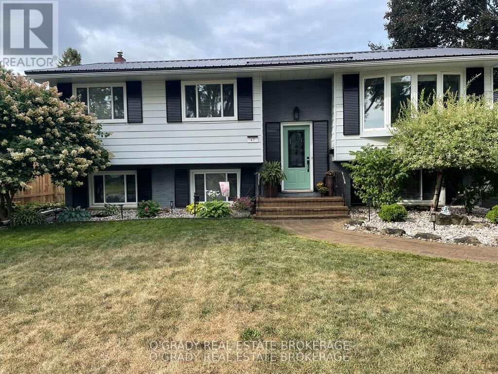 Property Photo:  47 Meighen Crescent  ON K6V 3J8 