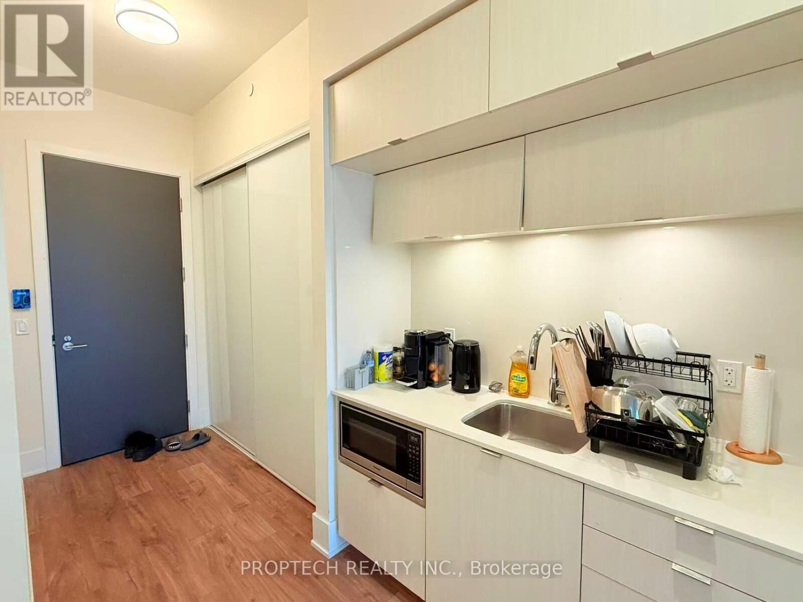 Property Photo:  38 Cameron Street 217  ON M5T 0C3 