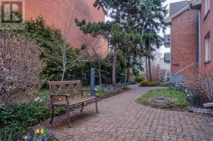 Property Photo:  2 Columbus Avenue 6  ON K1K 1R3 