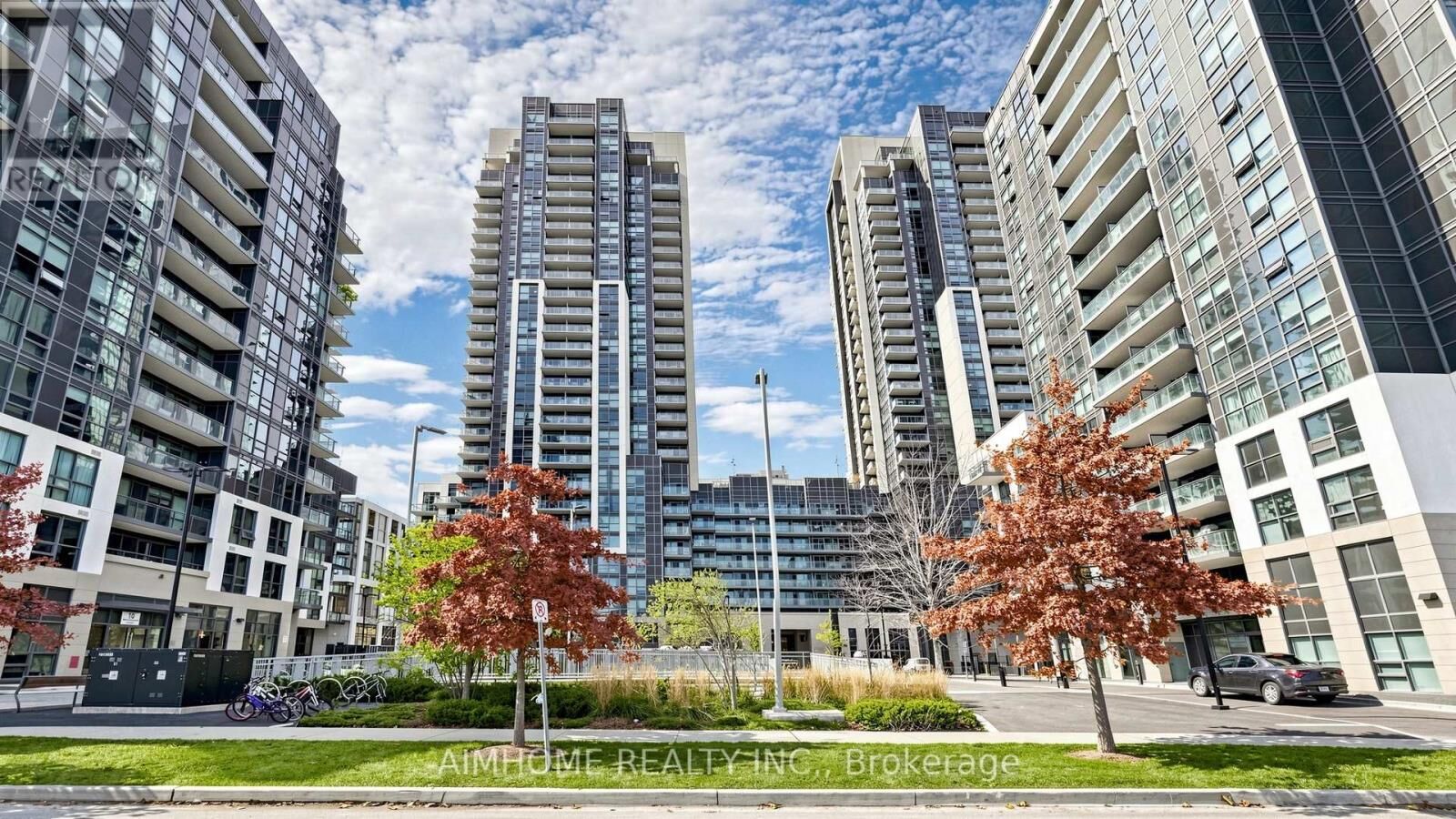 Property Photo:  20 Meadowglen Place 2302  ON M1G 0A9 