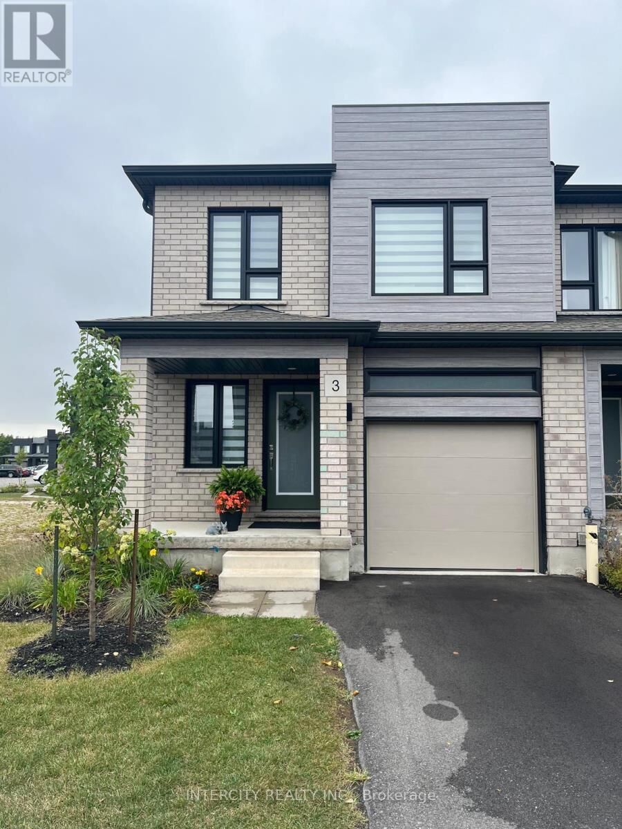 Property Photo:  3 Roper Place  ON N2R 1R2 