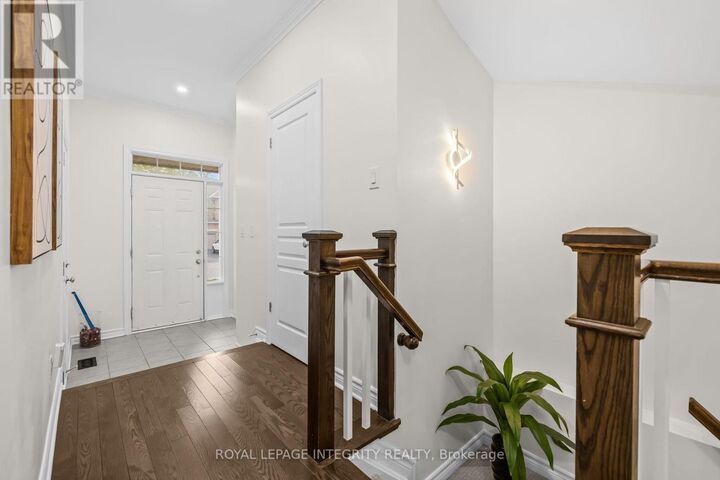 Property Photo:  34 Torbec Avenue  ON K2T 0B6 