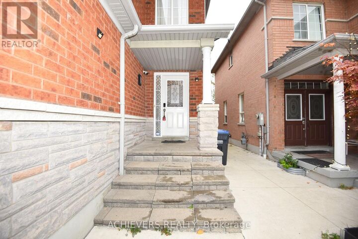 Property Photo:  521 Navigator Drive  ON L5W 1P5 