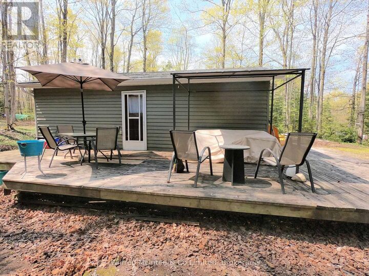 Property Photo:  210 Thompson Avenue  ON N0H 2G0 