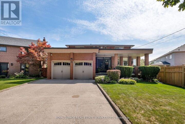 Property Photo:  15 Westroyal Road  ON M9P 2C4 