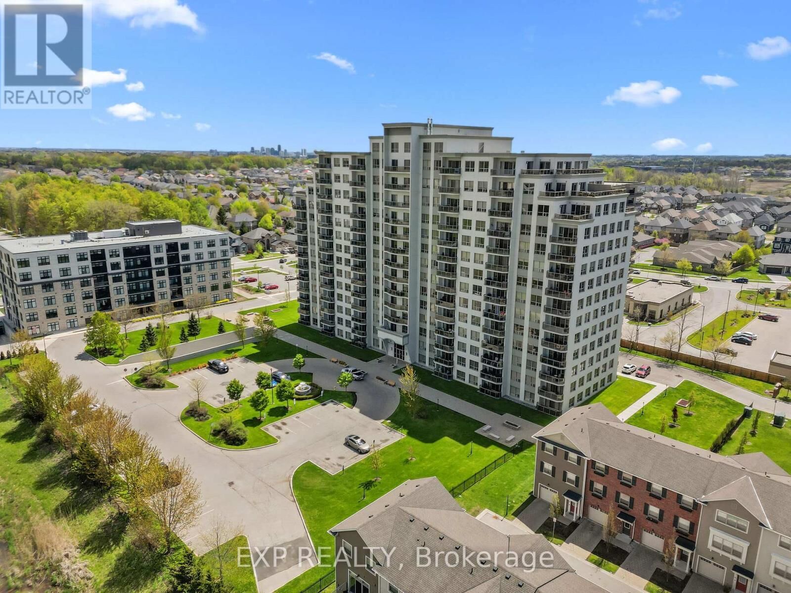 Property Photo:  1030 Coronation Drive 109  ON N6G 0G5 