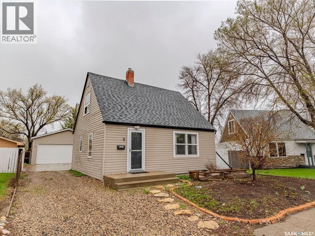 Property Photo:  9 Minto Place  SK S7L 1C4 