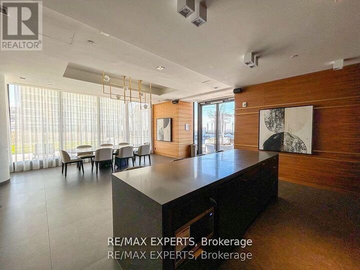 Property Photo:  9 Buttermill Avenue Th05  ON L4K 0M5 