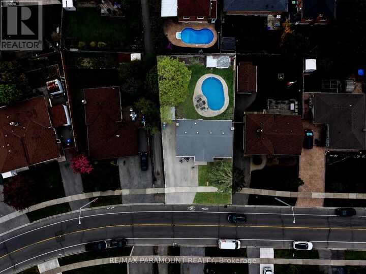 Property Photo:  250 Avondale Boulevard  ON L6T 1J4 