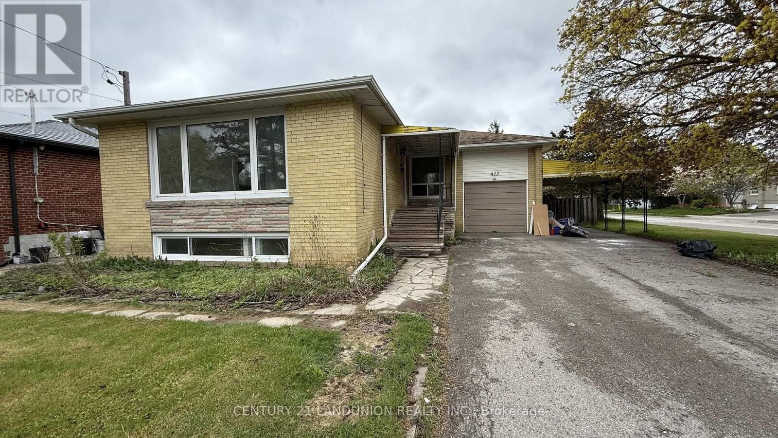 Property Photo:  422 Lynett Crescent  ON L4C 2V7 
