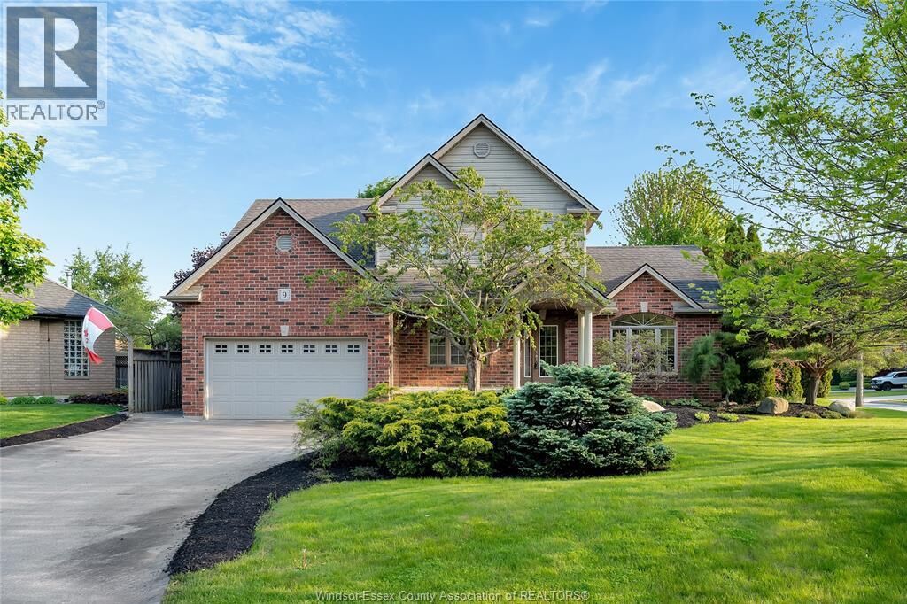 Property Photo:  9 Creekview Court  ON N9Y 4E5 