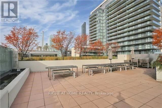 Property Photo:  111 Elizabeth Street 821  ON M5G 1P7 