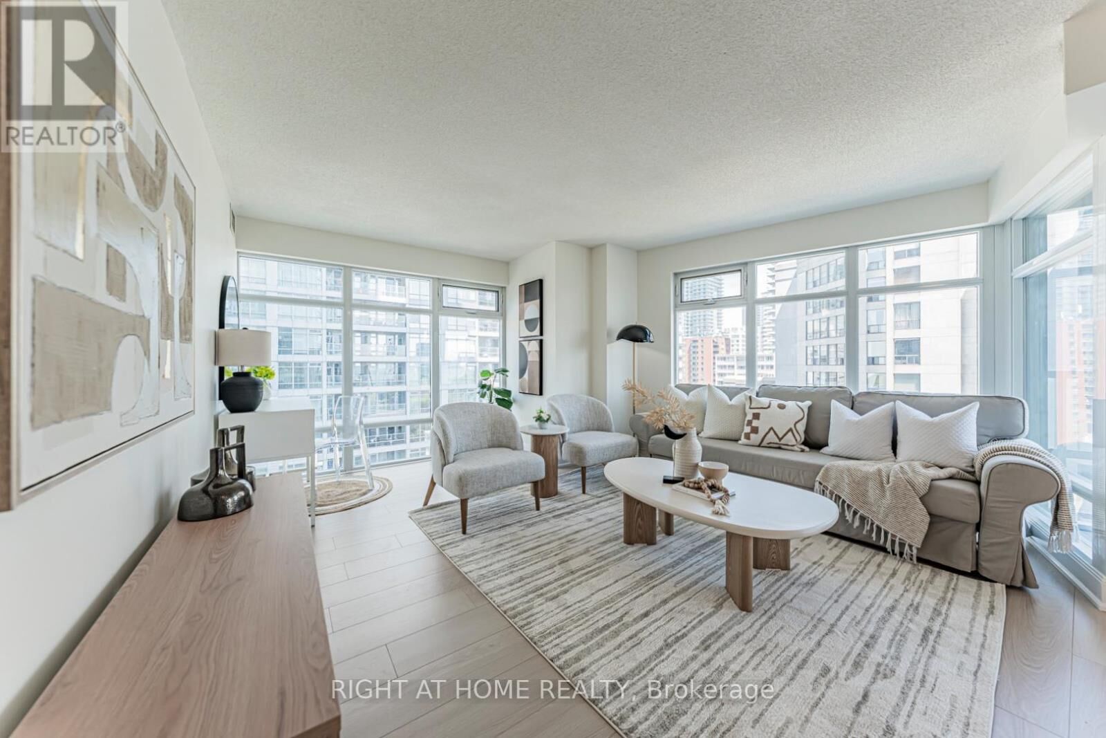 Property Photo:  2181 Yonge Street 1211  ON M4S 2B1 