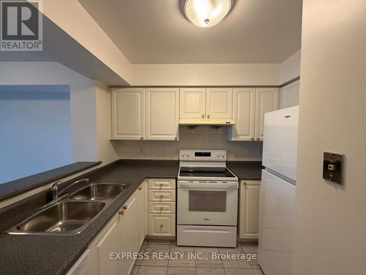Property Photo: 18 Hillcrest Avenue 501 ON M2N 6T5