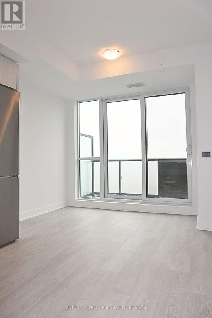 Property Photo: 2545 Simcoe Street North Ph21 ON L1H 7K4